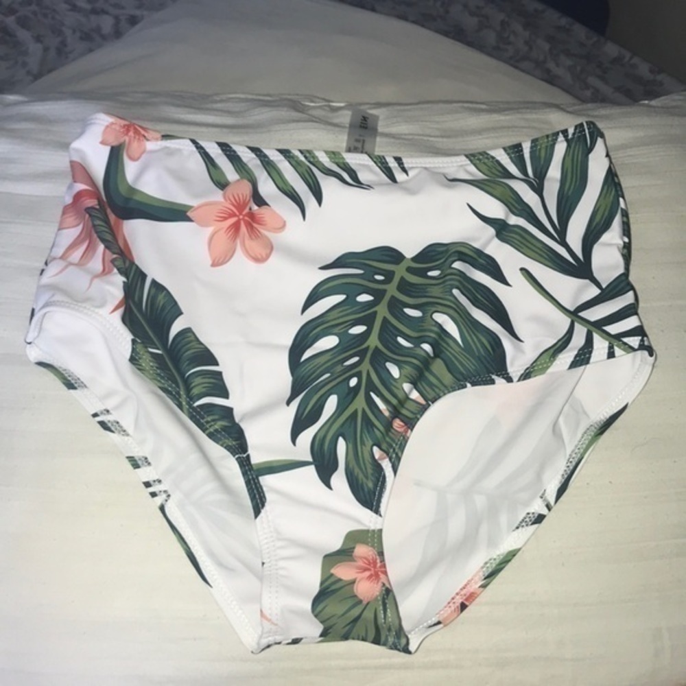 - Shein bikini set - Picture 3 of 5
